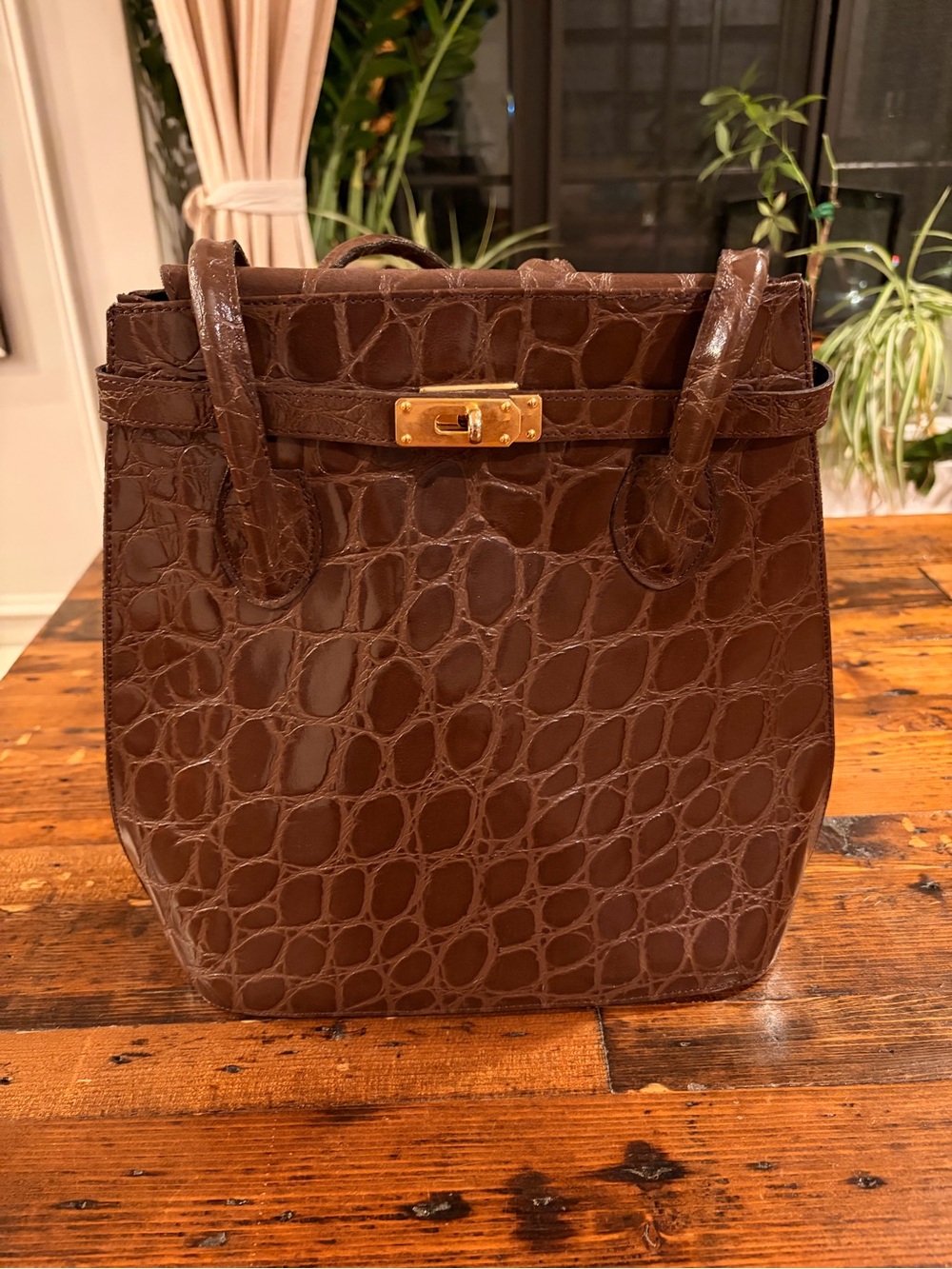 Vintage Brown Croc-Embossed Leather Shoulder Bag with Gold Hardware